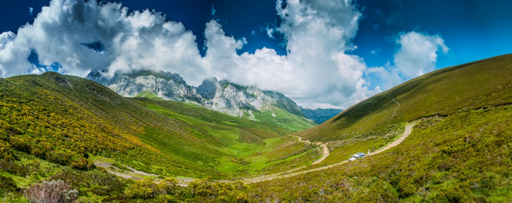 picos de europa, vistas de nuestros todoterreno en la ruta